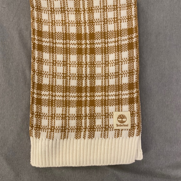 Scarf - Picture 1 of 3